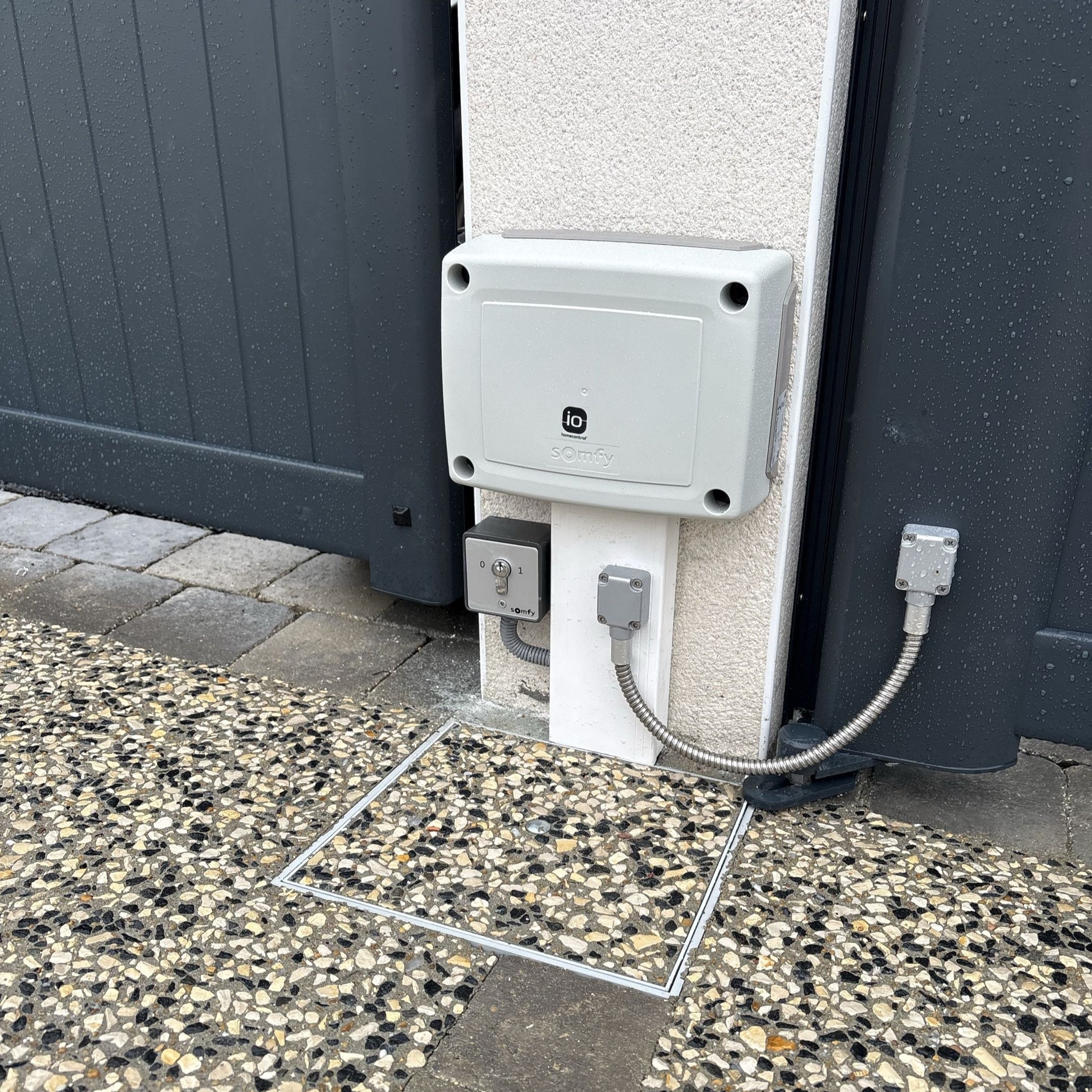 Motorisation de portail — pose moteur et photocellules